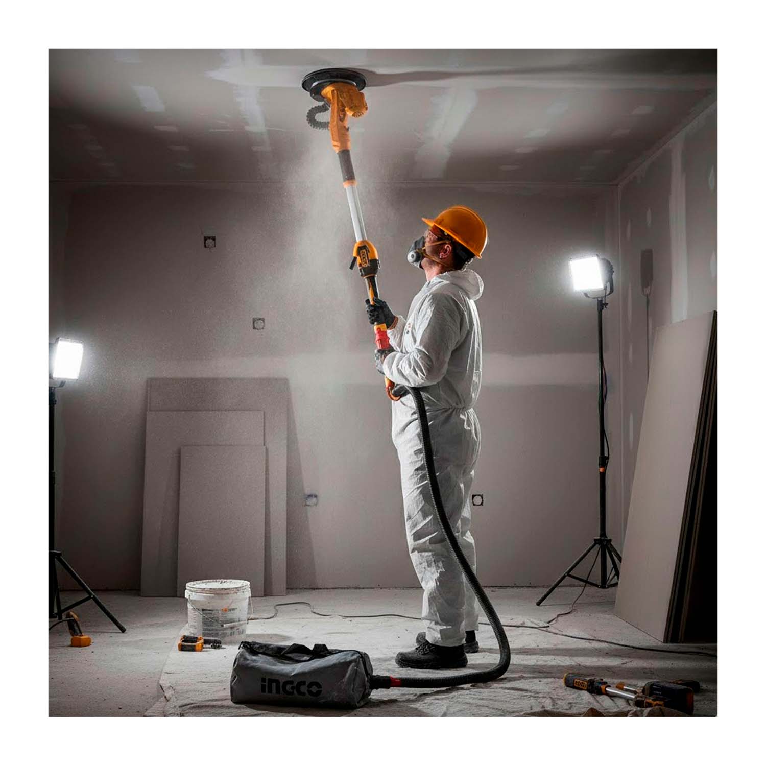 DWS105016 - COLLAR.AZAR_10